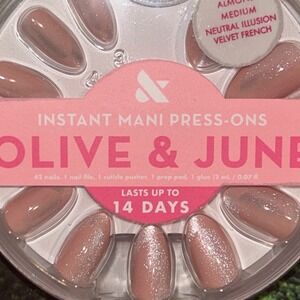 Olive & June Instant Mani Press-Ons Neutral Illusion Velvet French Almond Medium